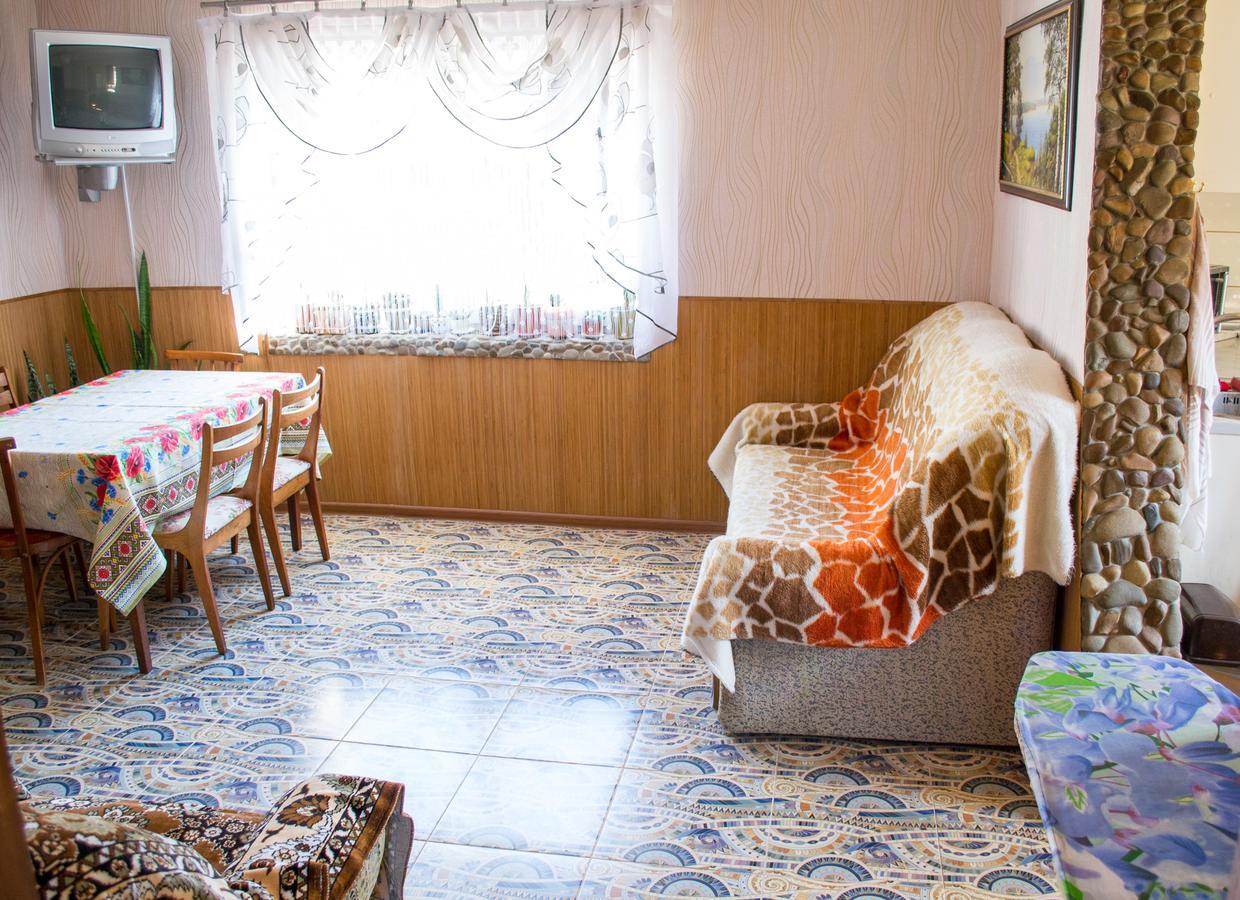 Guest House Cherepaha Kamianets-Podilskyi Exterior foto